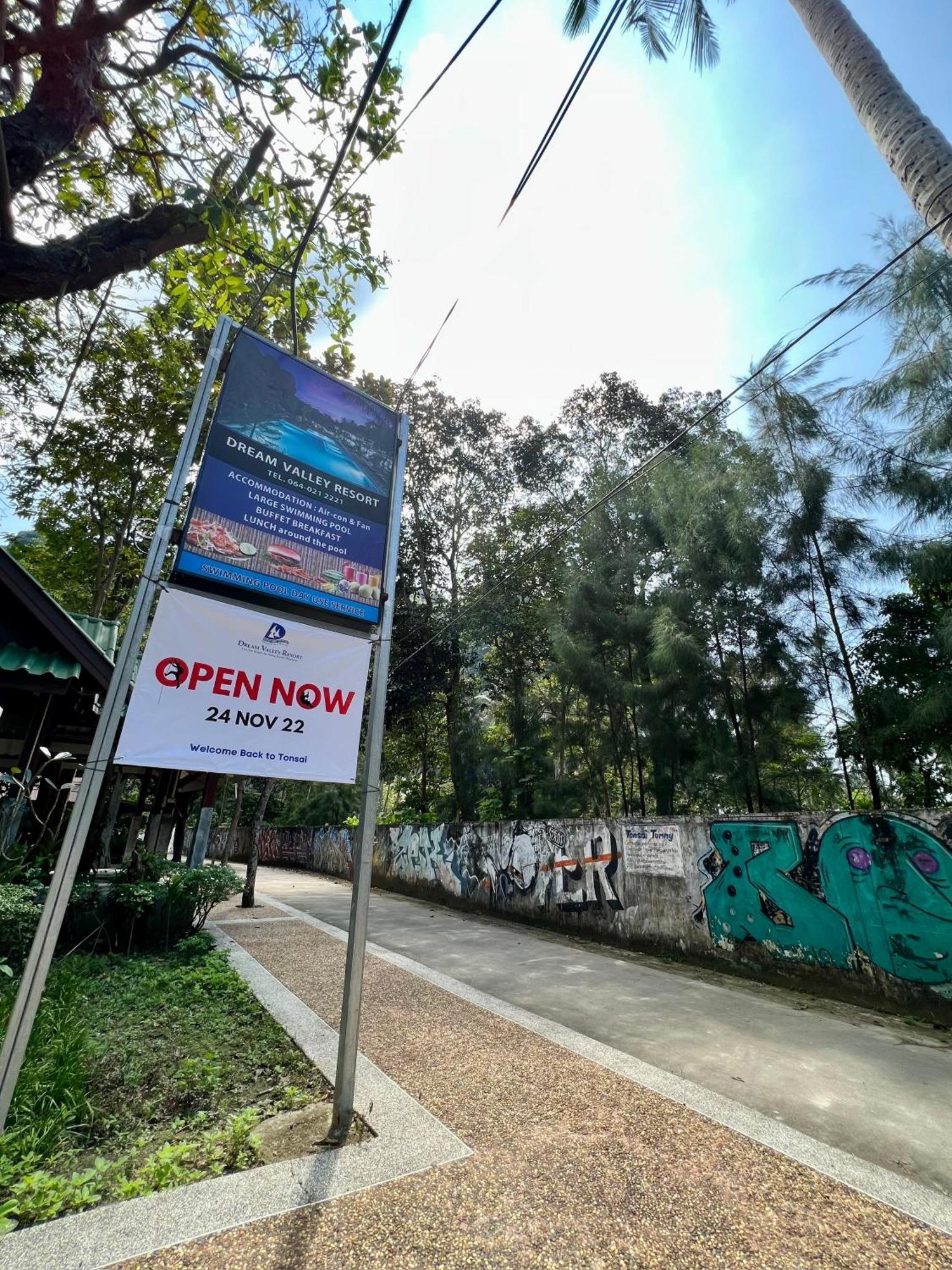 Dream Valley Resort, Tonsai Beach Exterior photo